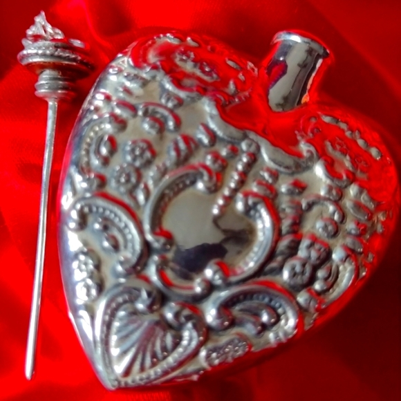 Stupendous Sterling Large Lady's Perfume Heart Fla - Picture 13 of 15